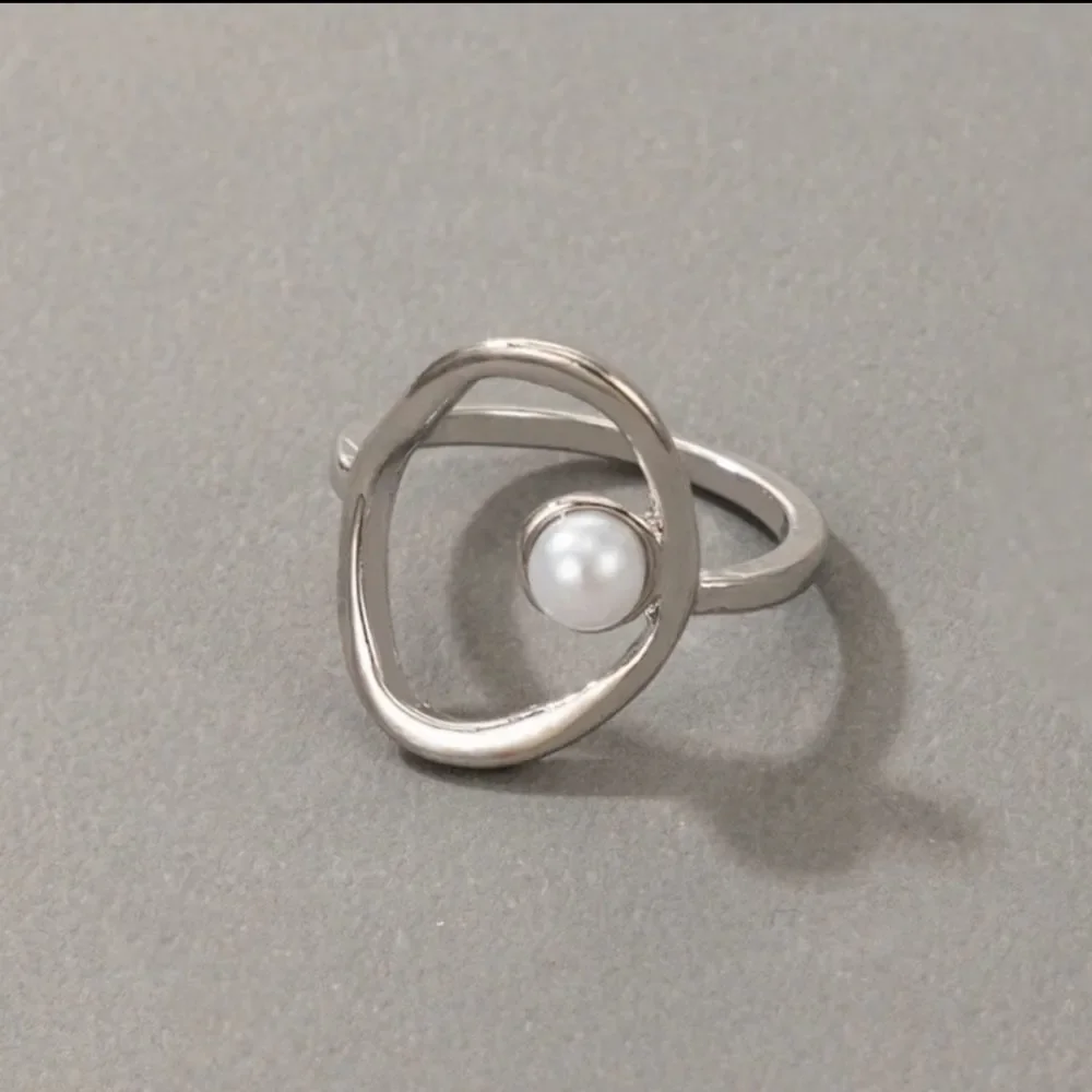 2 for $18❤️‍🔥 Silver Metal Loop Faux Pearl Asymmetrical Ring Size 9 - Picture 5 of 7